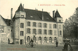 Montluçon * Place Et Vue Sur L'hôtel De Ville * Mairie - Montlucon