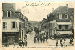 St Amand Montrond * La Rue Benjamin Constant * Arrivée Et Passage De Troupe * Militaires Militaria * Café LAMBERT - Saint-Amand-Montrond