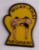 C76 Pin's BOXE MUAY-THAI SEGHARI Le Seghari Club à Hégenheim Alsace Achat Immédiat - Boxing