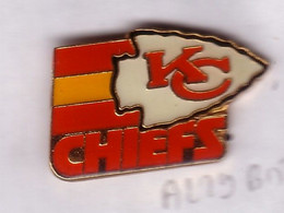 A229 Pin's BASEBALL OU FOOTBALL AMERICAIN CHIEFS Base Ball Usa Kansas City Achat Immédiat Immédiat - Béisbol