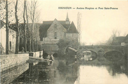 Issoudun * Anciens Hospices Et Pont St Poterne * Lavoir Laveuse - Issoudun