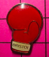 613F Pin's Pins / Beau Et Rare / THEME : SPORTS / GANT DE BOXE ROUGE BRISTOL - Boxen