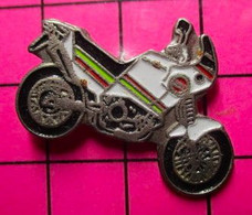 613F Pin's Pins / Beau Et Rare / THEME : MOTOS / GROSSE MOTO BURAGO ? ENDURO SUR ROUE AVANT - Motos