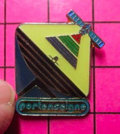 613g Pin's Pins / Beau Et Rare / THEME : ESPACE / SATELLITE PORTENSEIGNE Par DEMONS & MERVEILLES - Space