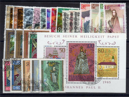 LIECHTENSTEIN: ANNEE COMPLETE 1985 DE 27 TIMBRES OBLIT N°807/833 - Gebraucht