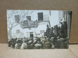 PLACE MANIFESTATION Foule Devant Un Poste De Police Carte Photo Belle Animation - Da Identificare