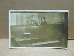 MONTAGE FORAIN Carte Photo Femme Dans Une Automobile - Photographie