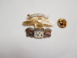 Superbe Pin's En EGF , Moto Harley Davidson , Made In USA - Motos