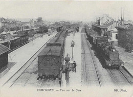 Compiegne  Vue Sur La Gare  Avec  Trains - Compiegne