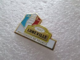 RARE PIN'S RALLYCROSS DE FRANCE   LUNEVILLE    1993 - Rallye