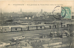 59 - Dunkerque - Vue Generale Du Terre Plein Entre Les Darses - Belle Carte Train Wagons 1905 - Gares - Avec Trains