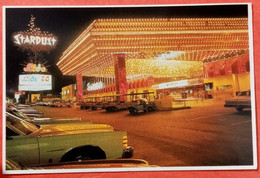 CP, Etats Unis, Stardust Hotel LAS VEGAS Nevada Colorful Night Scene Featuring The Famous Lido Shows From Paris - Las Vegas