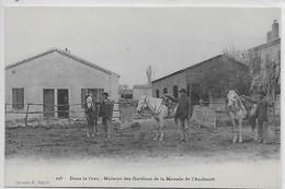 CPA - (13)- Camargue - Arles - En Provence - Dans La Crau - Maisons Des Gardians De La Manade De L' Audience - Andere & Zonder Classificatie