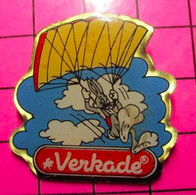 613e Pin's Pins / Beau Et Rare / THEME : CINEMA / DESSIN ANIME GAUFRETTES VERKADE BUGS BUNNY PARACHUTE - Cinéma