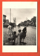 ZND-07 Sur Les Pavés De Villejuif ANIME Robert Doisneau 1948 Grand Format   Non Circulé - Villejuif