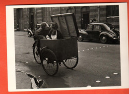 ZND-10 Robert Doisneau 1950 Kiss Le Baiser Du Livreur. Paris  Grand Format   Non Circulé - Doisneau