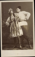 Photo CPA Mann Und Frau In Russischen Trachten, Portrait, Tänzer - Costumes