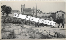 VITRY LE FRANCOIS - Photo 13 X 23 Groupe De FFI - Convoi Funèbre (44-45) - War, Military
