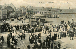 Le Portel * La Procession Sur La Place * Fête Religieuse * Manège Carousel - Le Portel