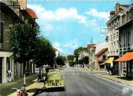 Jarny * Vue Aérienne Sur L'avenue Patton Et La Rue De Verdun * Automobile Ancienne Renault 4CV - Jarny