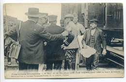 CPA Miltaria Guerre 1914 - Prisonniers Allemands - Officier Coiffé D'une Casquette Ayant Laissé Un Bras à La Bataille ) - War 1914-18