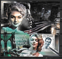 BURUNDI BF 256 * * ( Cote 17e )  Actrice Chanteuse Marilyn Monroe DiMaggio - Chanteurs