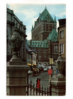 (RECTO / VERSO) LE CHATEAU DE FRONTENAC VU DE LA RUE DU FORT QUEBEC EN 1971 - BEAUX TIMBRES - FORMAT CPA - Québec - Château Frontenac