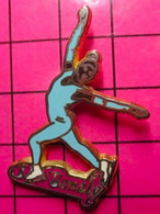 1615C Pin's Pins / Beau Et Rare / THEME : SPORTS / PATINAGE ARTISTIQUE SURYA BONALY Par STARPIN'S - Eiskunstlauf