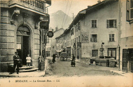 Modane * Vue Sur La Grande Rue * Villageois - Modane