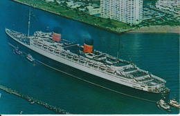 RMS Queen Elizabeth Entering Port Everglades For Retirement And Permanent Berthing.  Dernier Voyage Retraite Tugs 2 Sc - Paquebots