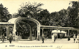 037 461 - CPA -  France (06) Allier - Vichy - Le Parc - La Rue Du Casino Et Les Galeries Couvertes - Vichy