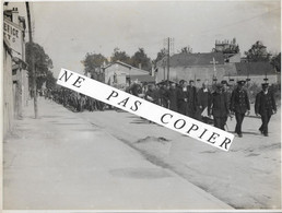 VITRY LE FRANCOIS - Photo 17 X 23 - Groupe De FFI Aux Obsèques D'un Des Leurs - War, Military