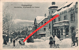 AK Schreiberhau Szklarska Poreba Wilhelmstraße Postam Post Gasthof Cafe Hohenzollern Ski Schlitten Winter Riesengebirge - Schlesien