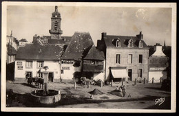 1947 CHATEAUNEUF Du FAOU : Commerces Sur La PLACE De La RESISTANCE - Châteauneuf-du-Faou