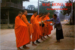 (1 F 10) Thailan - MaeHong Son - Giving Ritual (Monks Receiving Foods) - Bouddhisme