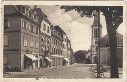 68 Munster   -   La Rue De  La Republique - Munster