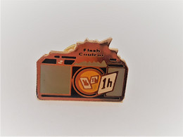 PINS PHOTOGRAPHIE APPAREIL PHOTO FLASH COULEUR/ 33NAT - Photographie