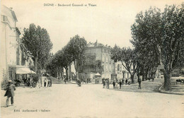 Digne * Le Boulevard Gassendi Et Thiers * Carrefour * Café Bar - Digne