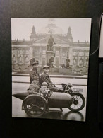 Motorrad Mit Beiwagen, Berlin Reichstag Ca. 1930, Foto-Abzug, S/w 10 X 13 Cm - Auto's