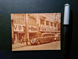 Berlin, 1. Mai 1938, Kleinbus Vor Ladenzeile, Foto-Abzug, S/w 10 X 13 Cm - Luoghi