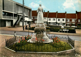 Ailly Sur Noye * La Place Du Village Et Le Monument Aux Morts * La Maison De La Presse * Salle Mairie ? - Ailly Sur Noye