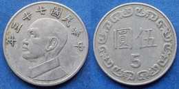 TAIWAN - 5 Yuan Year 73 (1984) Y# 552 Standard Coinage - Edelweiss Coins - Taiwán