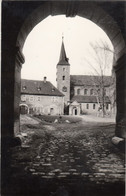 A6432)  OSCHERSLEBEN - Durch Torbogen - Kirche Häuser ALT !! - Oschersleben