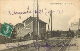 AUBERGENVILLE   ( Arrivée Du Train  ) La Gare - Aubergenville