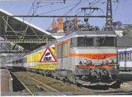 724 - BB 7253 Et Train Corail En Gare De Cahors (46) - - Cahors