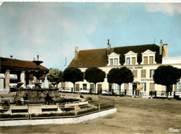 Nogent En Bassigny * Place De L'hôtel De Ville Et Hôtel Restaurant Moderne - Nogent-en-Bassigny