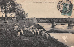 SAINT AMAND MONTROND    BORD DU CHER   GARDEUSE DE MOUTONS - Saint-Amand-Montrond