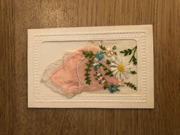 CPA Brodée Ancienne * Fleurs Paquerette * + Son Petit Mouchoir - Embroidered