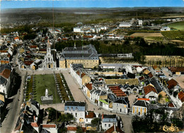 Issoudun * La Place De La Commune Et La Basilique - Issoudun