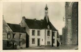 Herbignac * La Place De La Mairie Et église - Herbignac